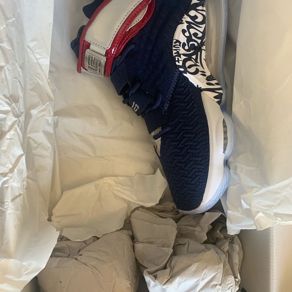 Lebron XVII Men’s 6.5 - Picture 3 of 4